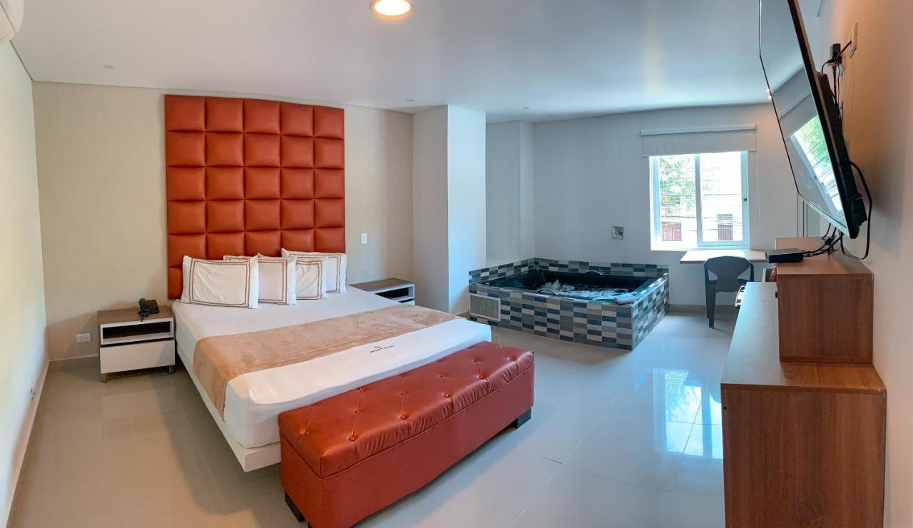 Infinity Hotel Меделин Екстериор снимка