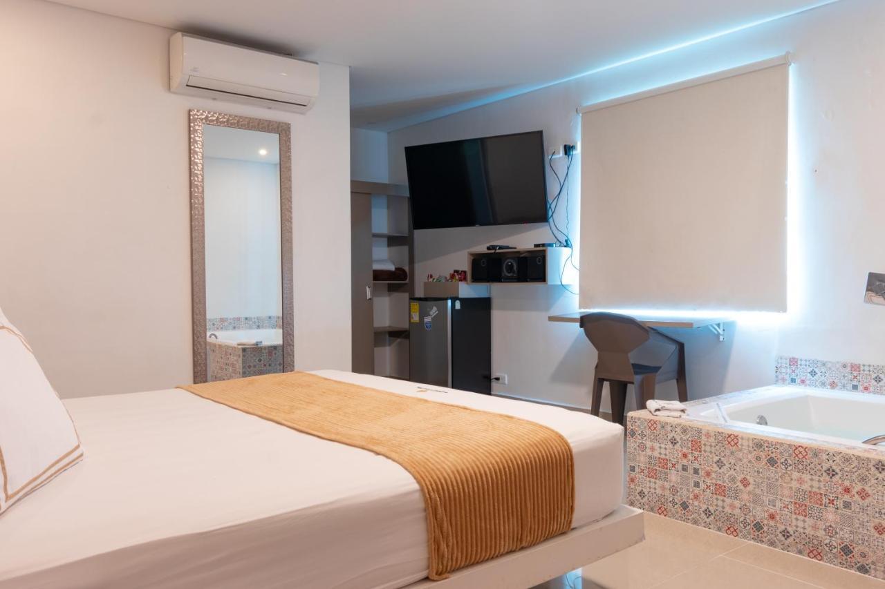 Infinity Hotel Меделин Екстериор снимка