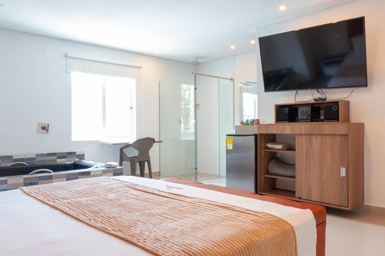 Infinity Hotel Меделин Екстериор снимка