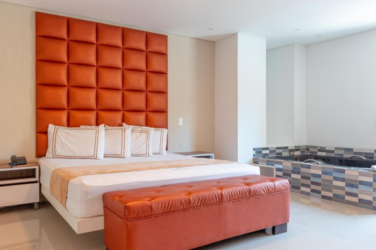 Infinity Hotel Меделин Екстериор снимка