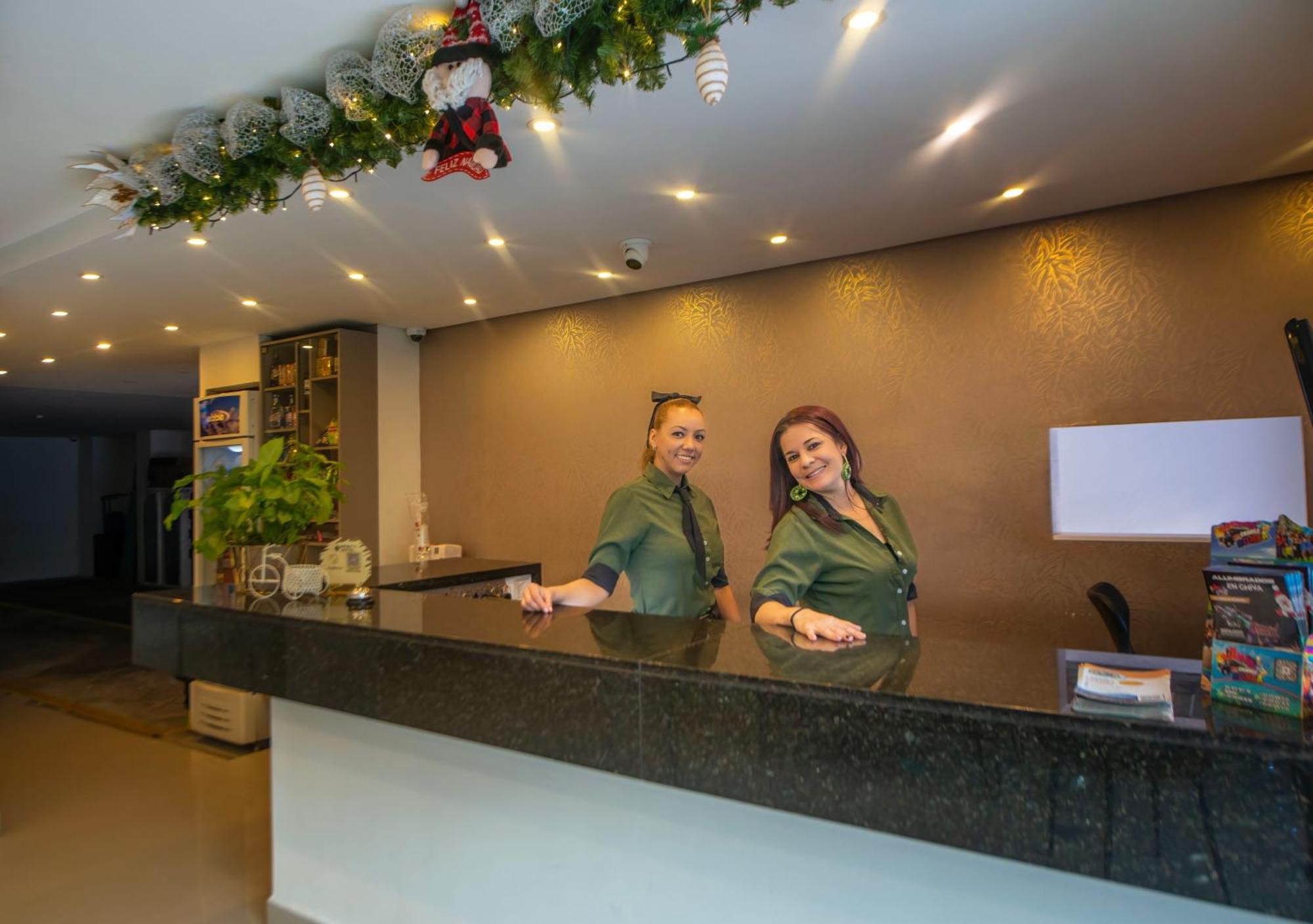 Infinity Hotel Меделин Екстериор снимка