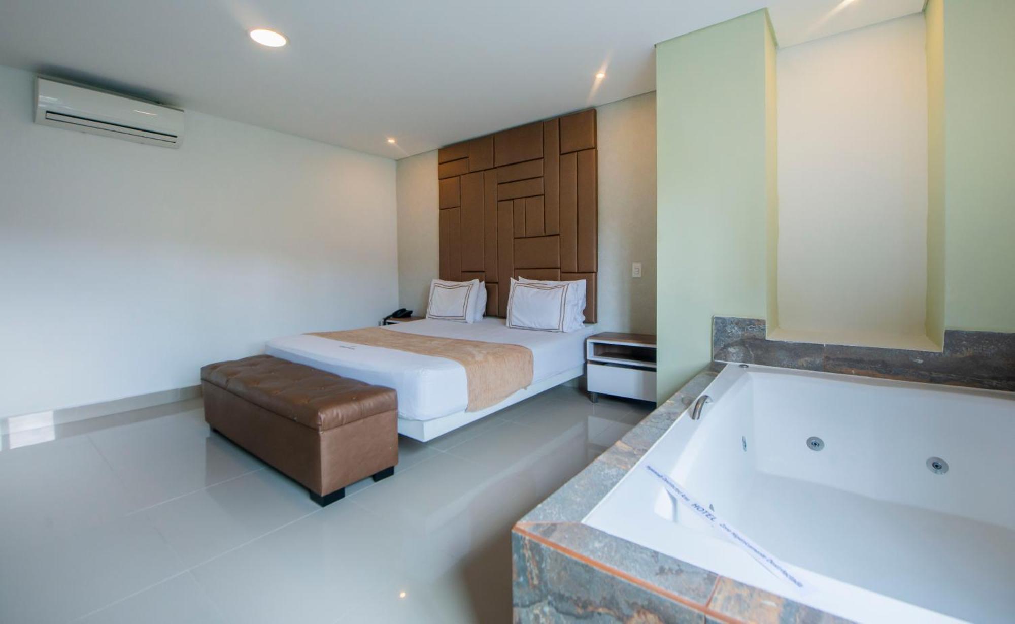 Infinity Hotel Меделин Екстериор снимка