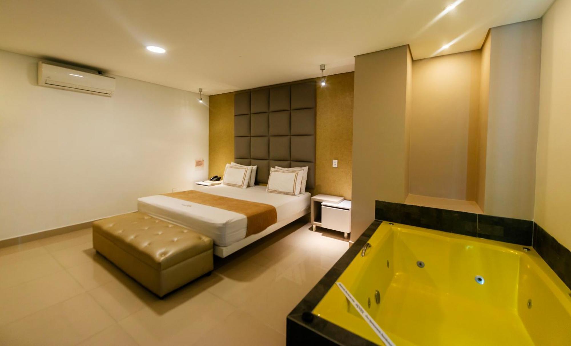 Infinity Hotel Меделин Екстериор снимка