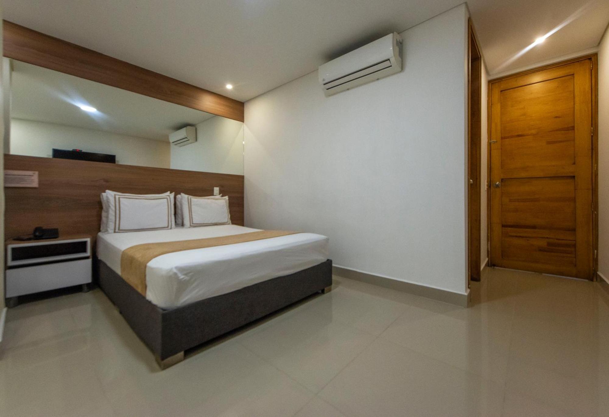 Infinity Hotel Меделин Екстериор снимка